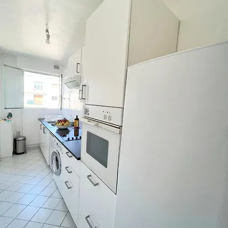 Apartment Bright & Cozy In Passy, Trocadero, Paris