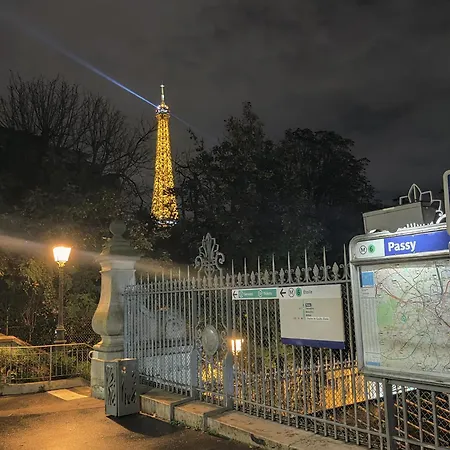 Bright & Cozy In Passy, Trocadero, Párizs